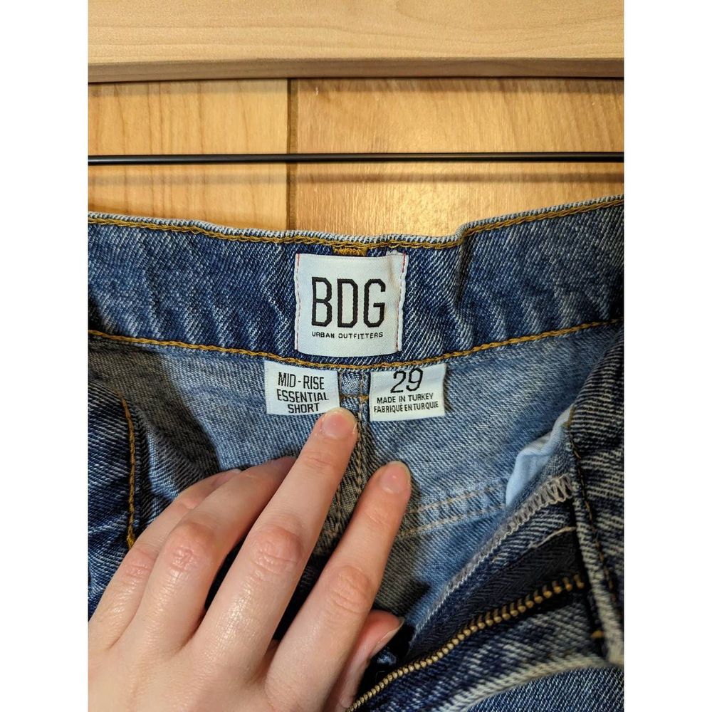 BDG Shorts Mid Rise Essential Cut Offs Rigid Denim Medium Wash Size 29 - Picture 5 of 6